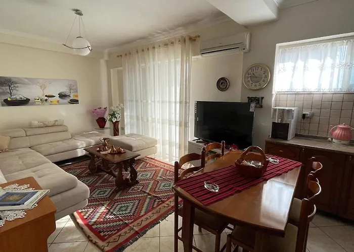 At Teo's Lejlighed *